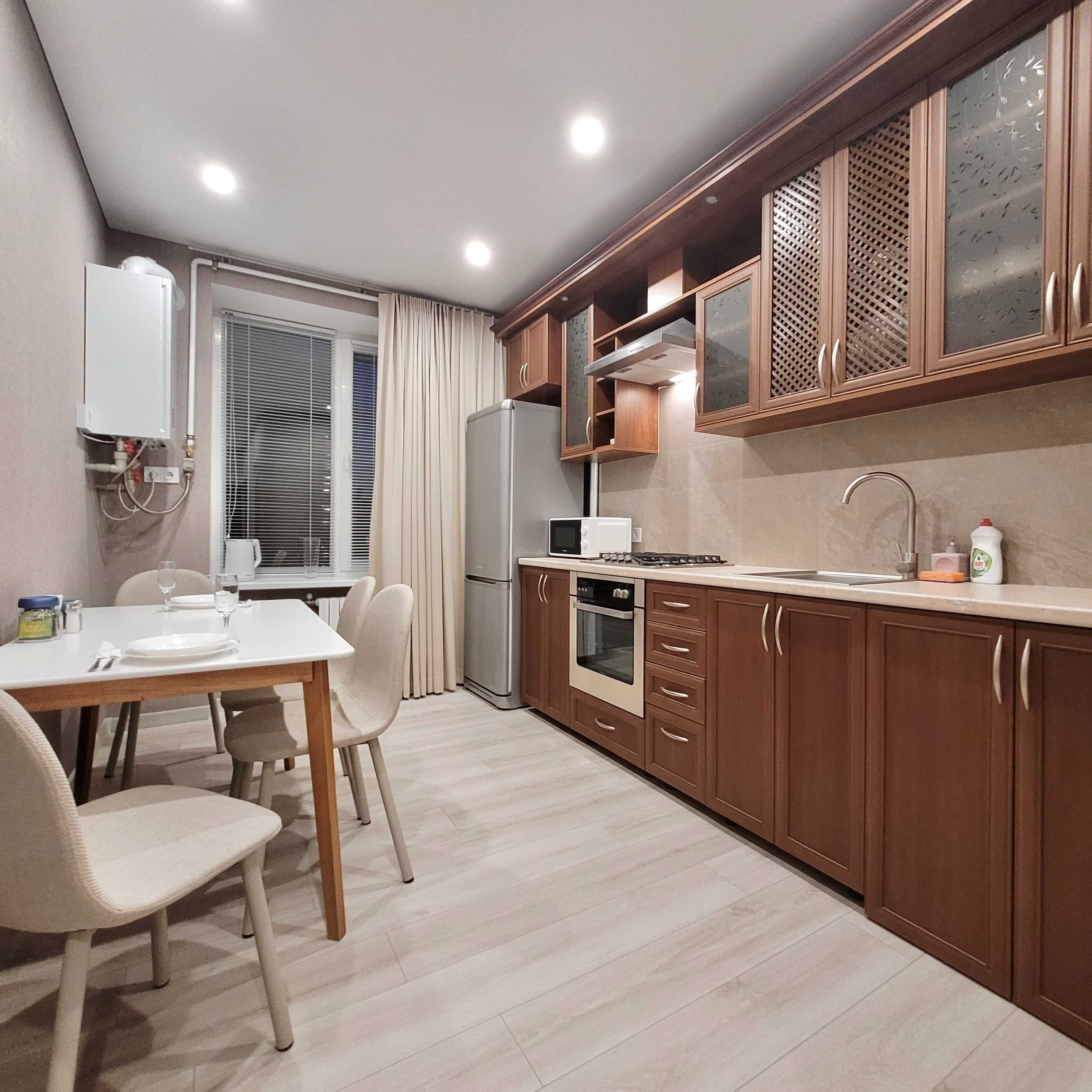 ApartPoltava  двокімнатні апартаменти ПОДОБОВО Premium Relax з ДЖАКУЗІ