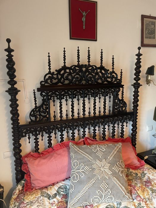 Cama de Casa de Pau Preto
