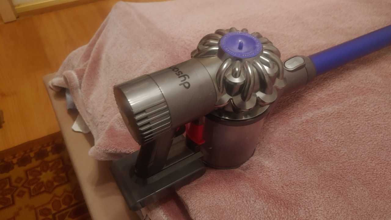 Odkurzacz bezprzewodowy, akumulatorowy Dyson V6