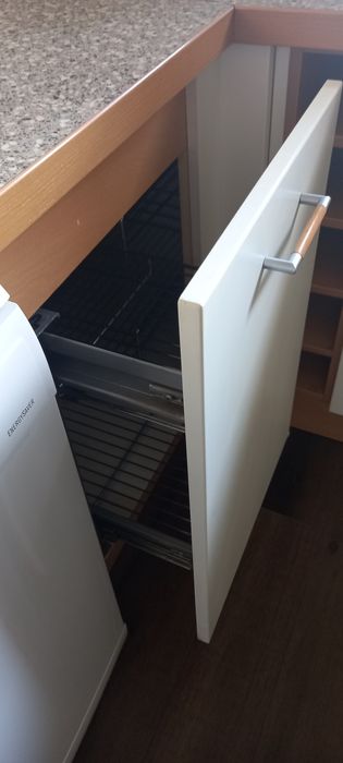 Armários de cozinha e exaustor