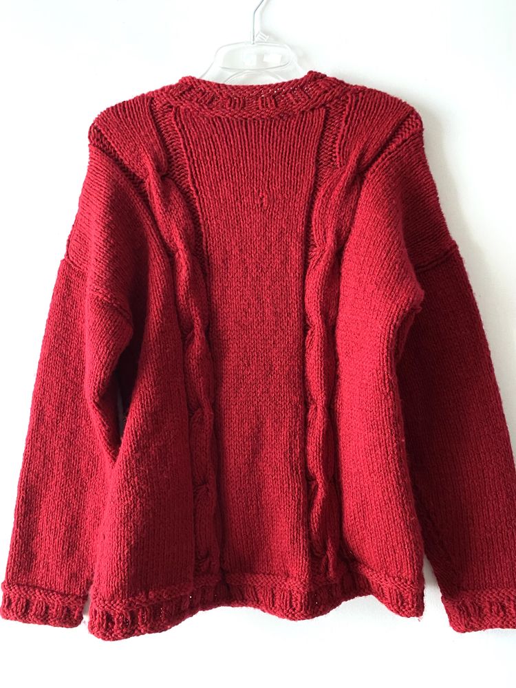 Czerwony welniany sweter kardigan pleciony warkocz gruby splot