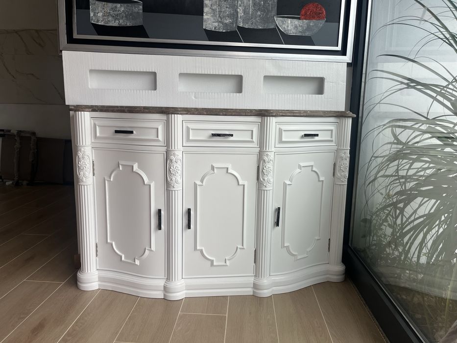 Movel branco antigo totalmente restaurando com tampo de pedra marmore