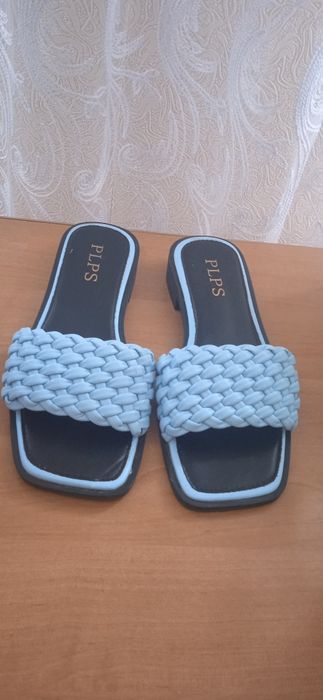 Шльопанці, босоніжки жіночі.