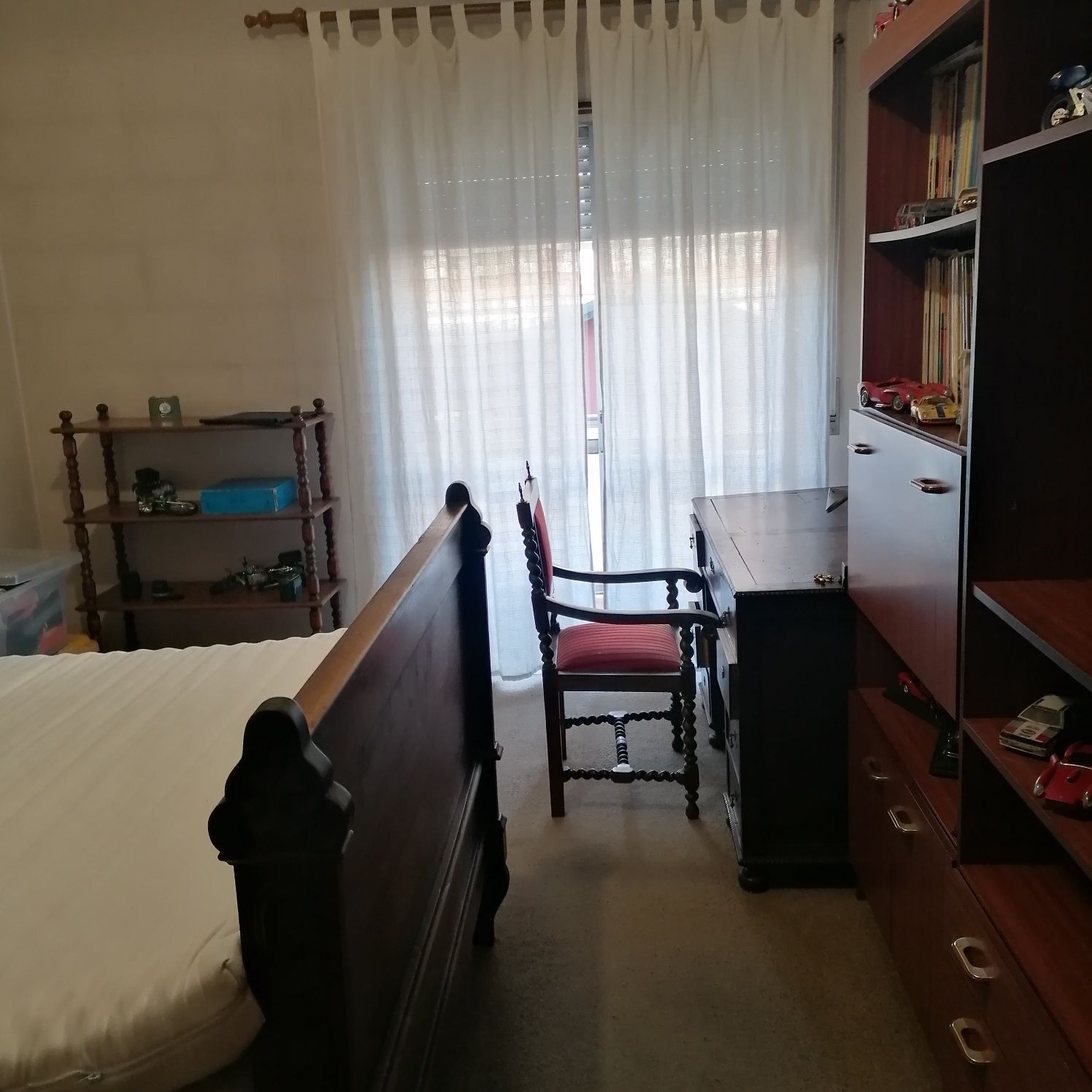 Quarto grande com varanda