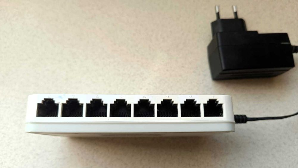 1Гб D-link гігабітний свіч на 8 портів