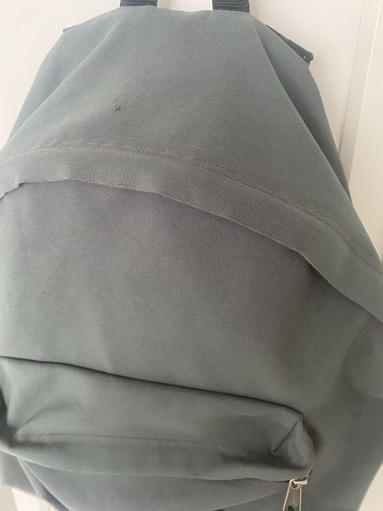 Mochila Eastpak Cinza Escura