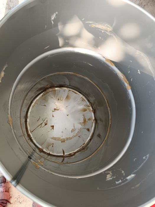 Продам бочки металлические 200л с хомутом и пробками под зерно воду