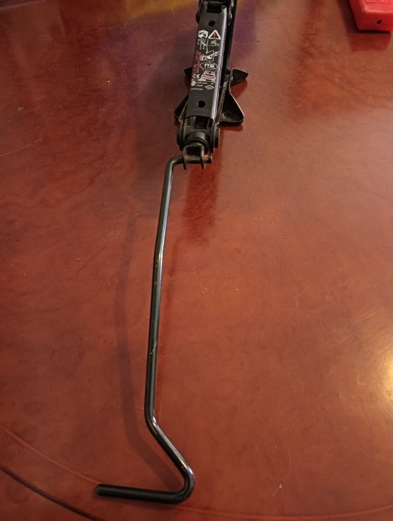 Macaco de automóvel*