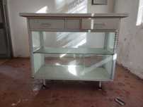 Vitrine  em metal e vidro usada