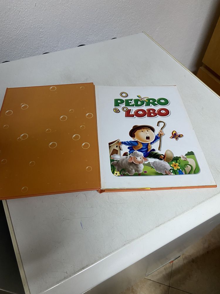 Livro fabulas de encantar