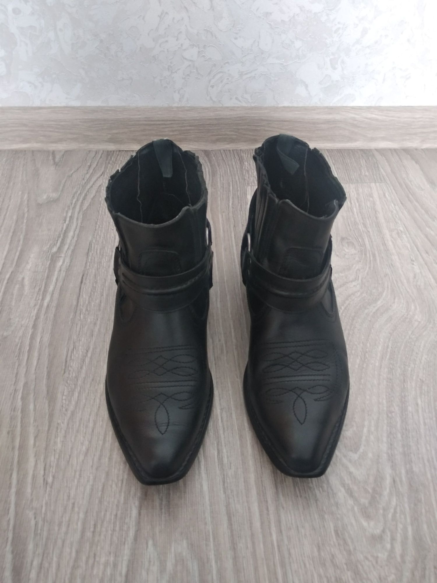 Ботинки козаки ,классика кожа