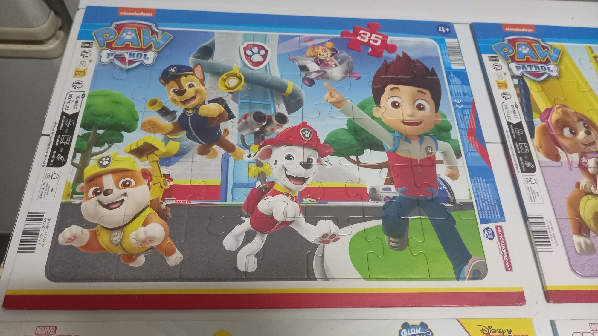 Conjunto de 4 Puzzles (1 deles tem um pequeno dano)