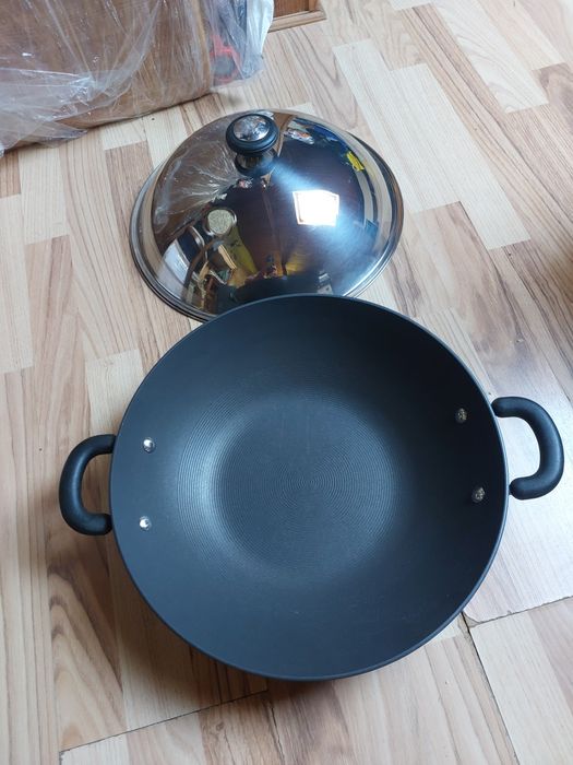 Wok żeliwny 38cm