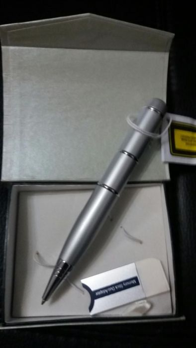 Esferográfica com Pen USB Nova