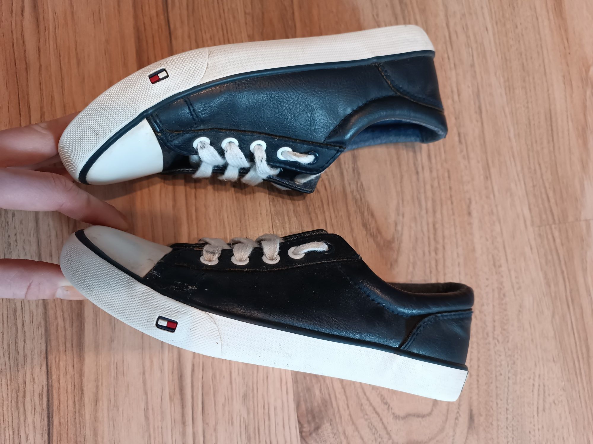 Tommy Hilfiger buty trampki 33 granatowe