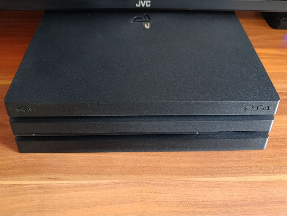 Продам Sony Playstation 4 Pro
