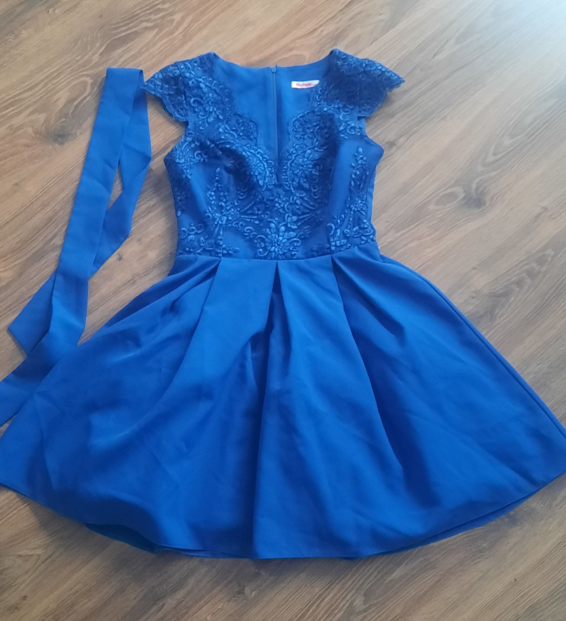 Elegancka sukienka 36