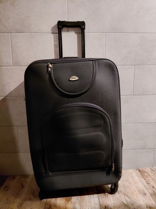 Duża  walizka na kółkach