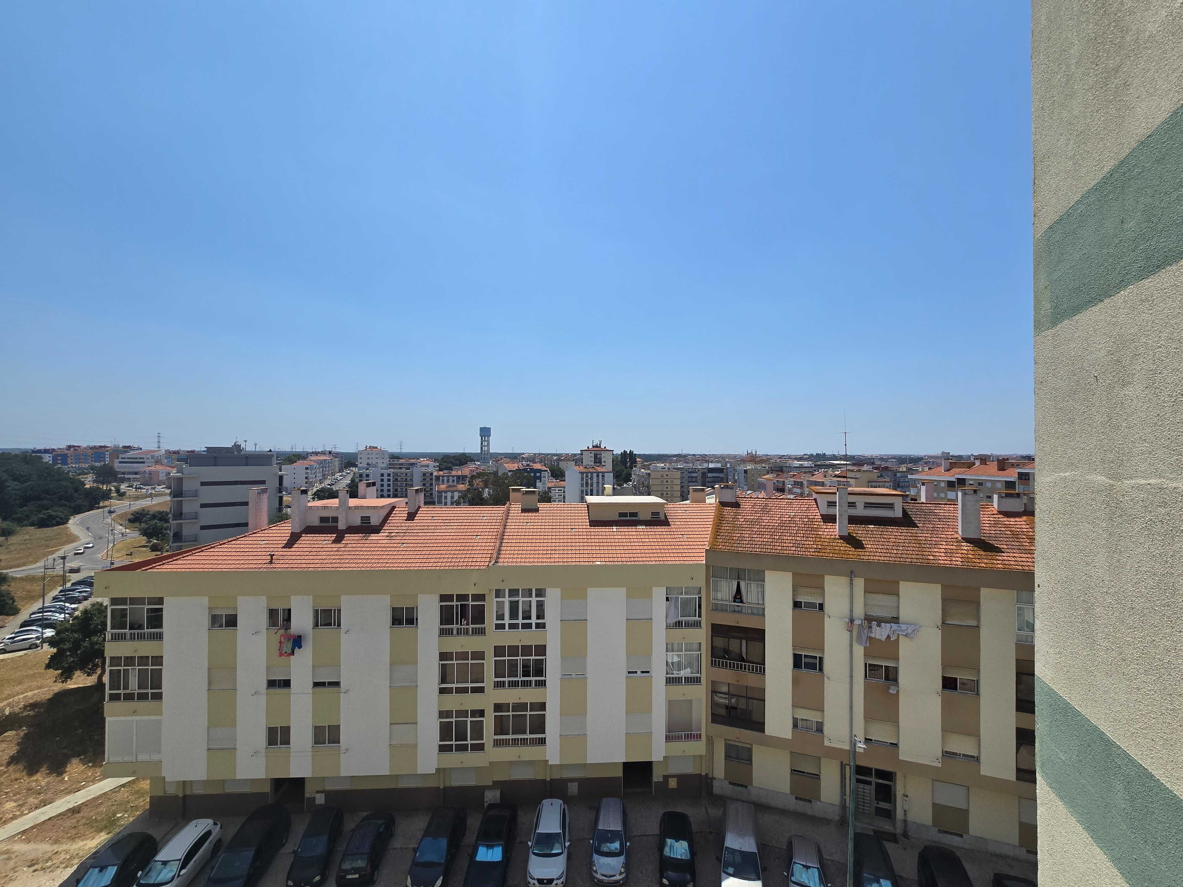 Apartamento Mobilado e Equipado para Arrendamento na Torre da Marinha