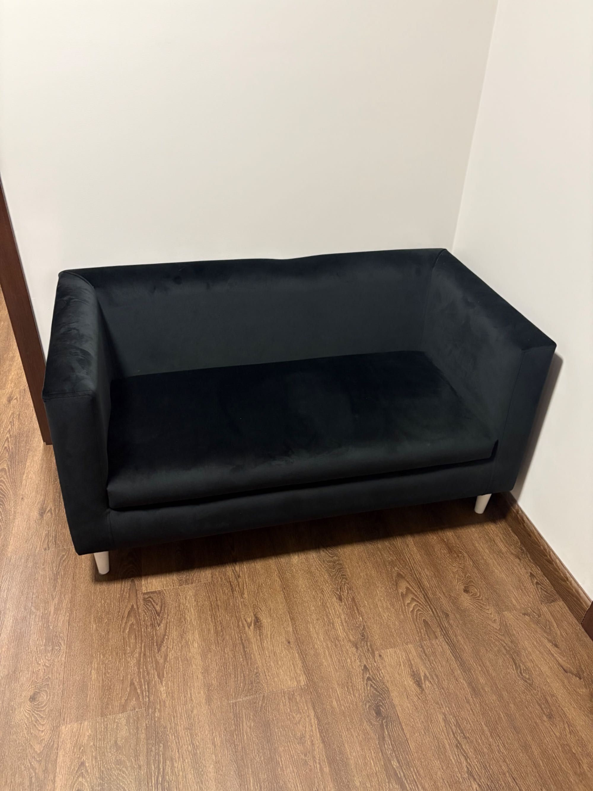 Sofa czarna niska welur