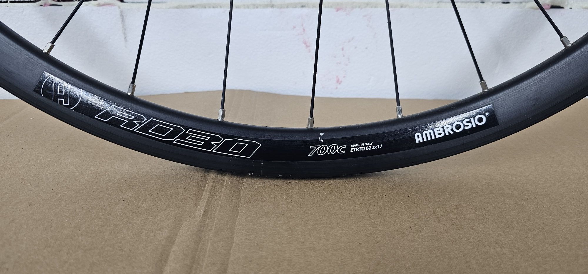 Nowe. Przednie Koło Ambrosio RD30 700c. Piasta Shimano 105.
