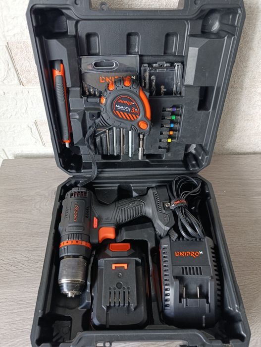 Ударний шуруповерт