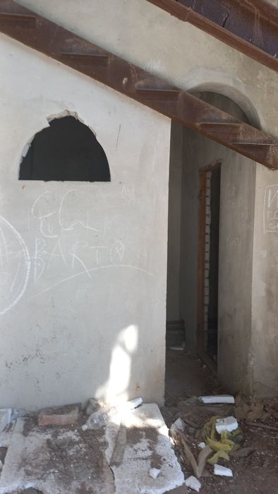 Продам 2х этаж. недостроенный дом от метро  Индустриальная 15 км