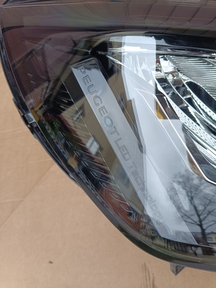 Peugeot 208 II 2 reflektor przedni prawy przód lampa prawa FULL LED EU