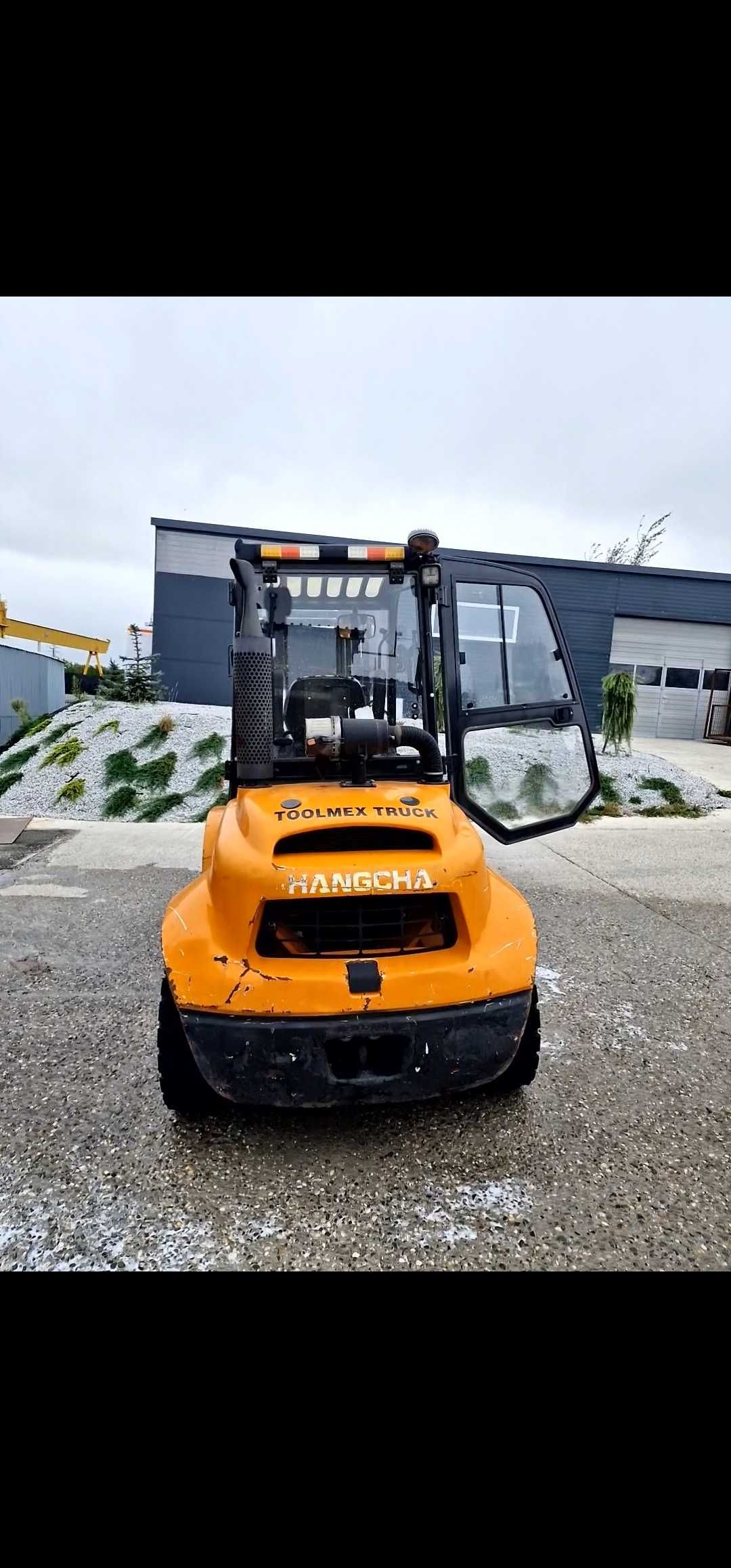 Wózek widłowy jezdniowy Hangcha 2500kg terenowy kabina widlak