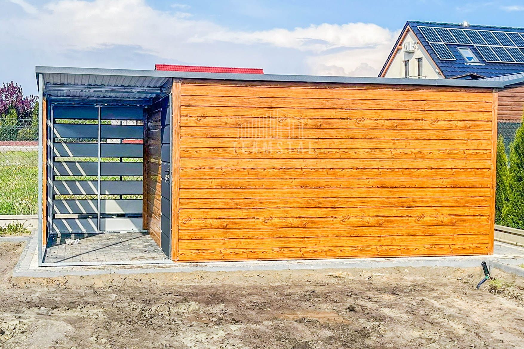 Schowek - Domek Ogodowy 4,5x3m + wiata 1,5m drzwi drewnopodobny TS742