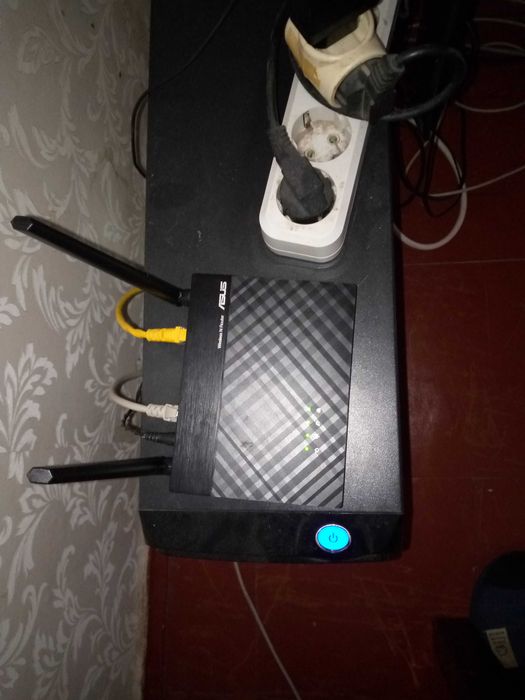 Продаю роутер Asus N12 + 3 in -1 Wi-Fi Router