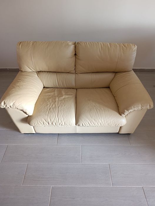 Conjunto de 2 sofas em pele