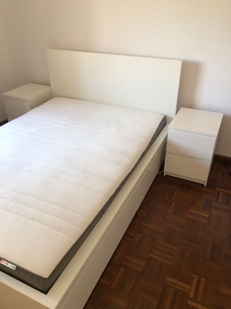 Cama malm (c/ 2 gavetas) + 2 mesas de cabeceira