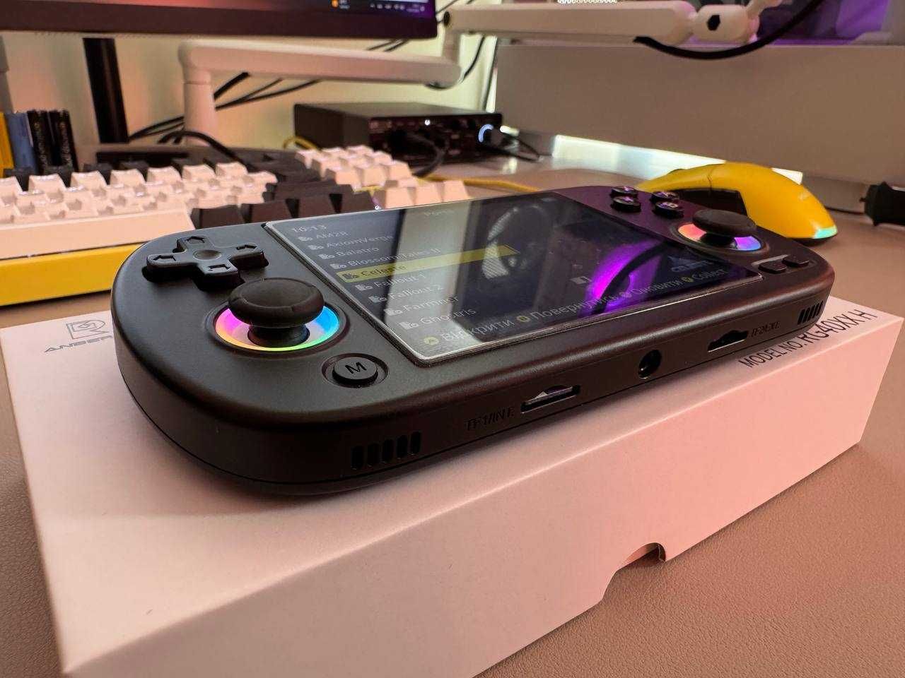 Ігрова ретро консоль ANBERNIC RG40XX H + захисне скло та картка 64 GB