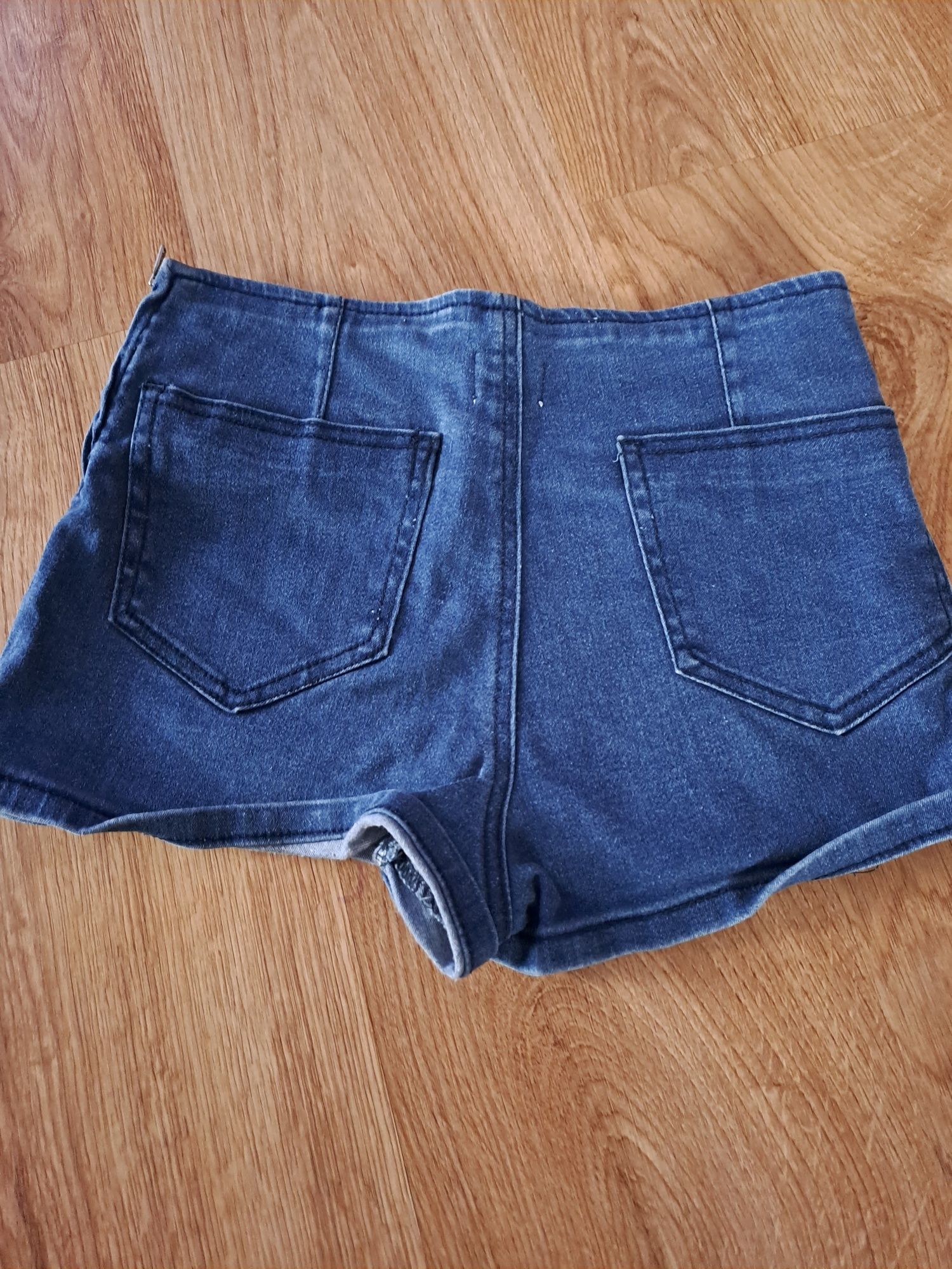 Krótkie spodenki damskie 36 Asos