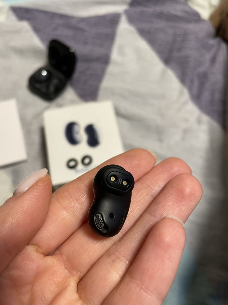 Навушники TWS Samsung Galaxy Buds Live Mystic Black (SM-R180NZKA)