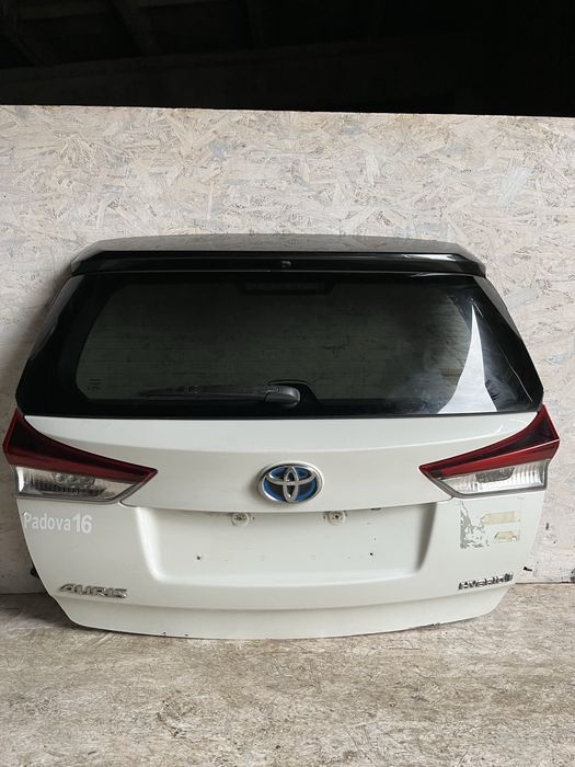 Toyota Auris 2019р. Капот двері передня кришка
