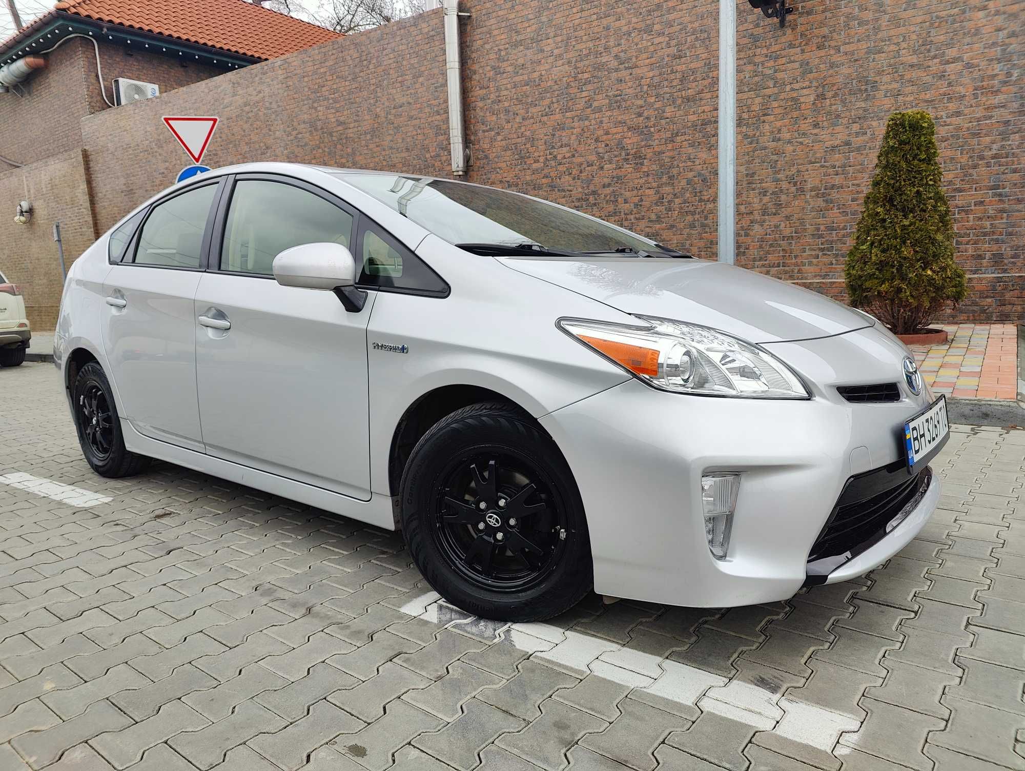 продам Toyota Prius 2012