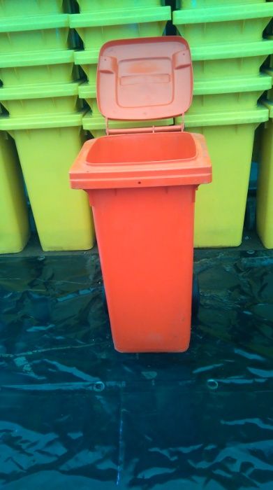 Pojemniki na odpady 120l na śmieci kosze kontenery niemieckie czerwony