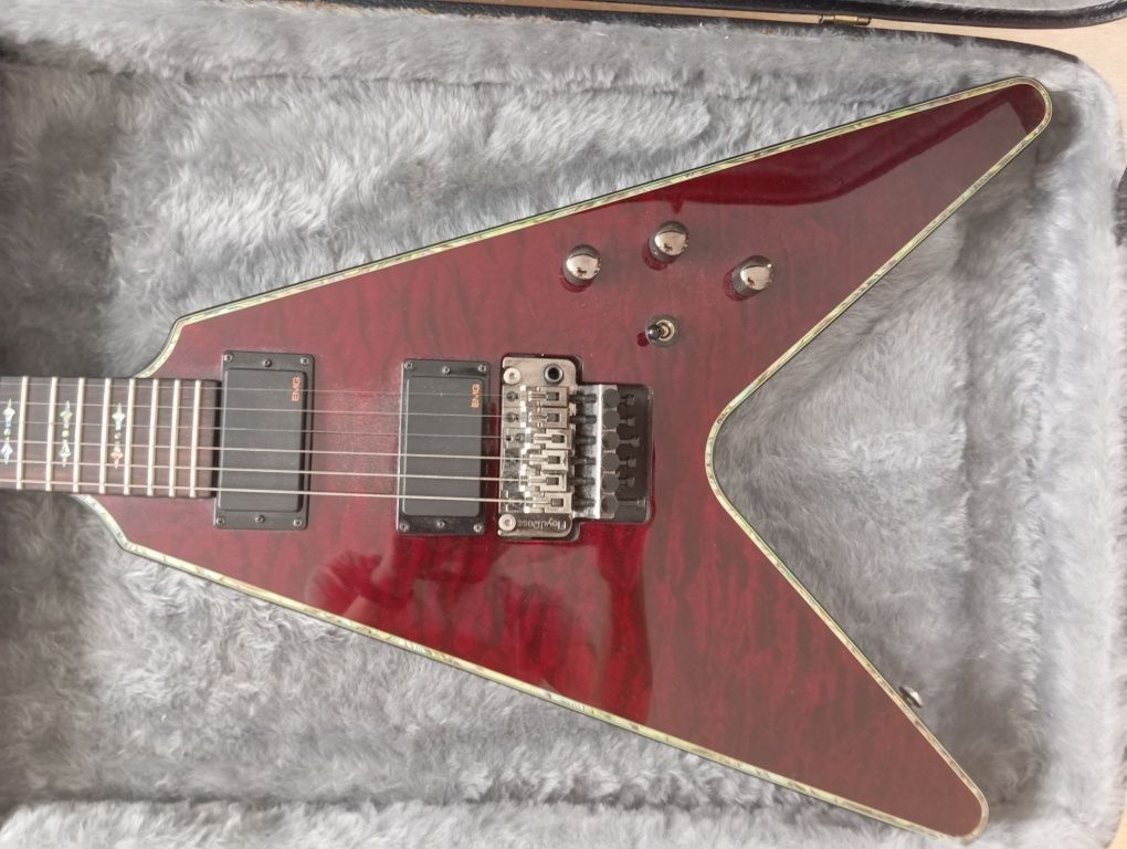 Електрогітара Schecter diamond series. Flying V hellraiser