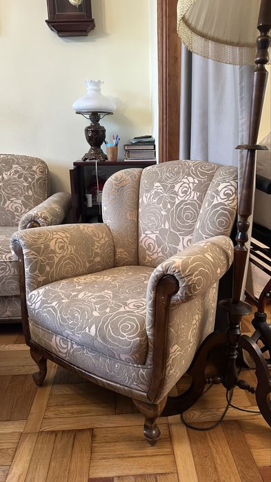 Sofa + 2 fotele + 2 podnóżki