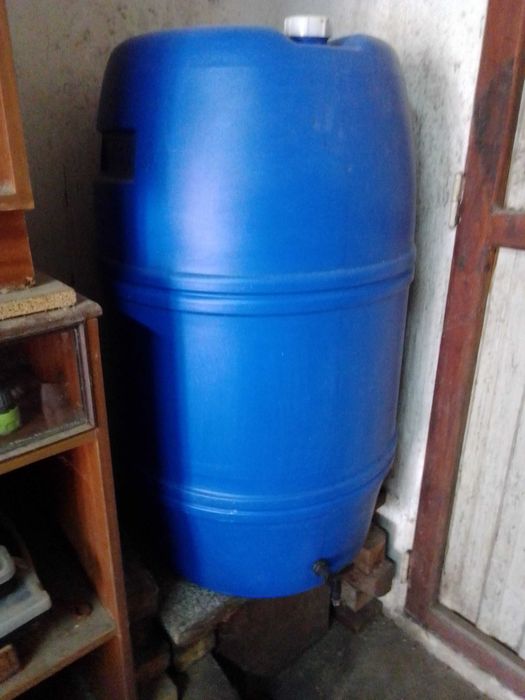 Bidões com torneira vinho.