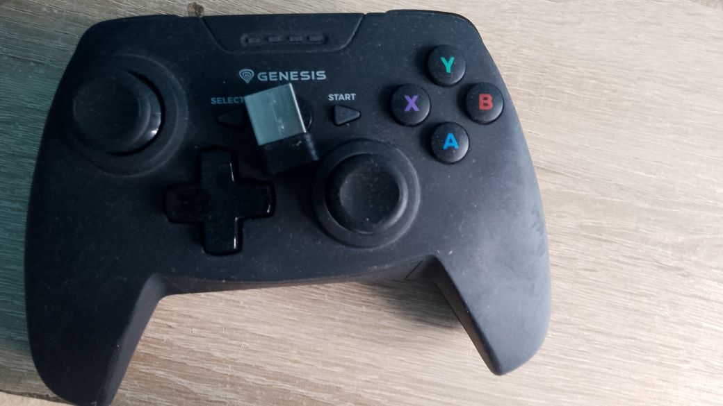 PS4 + 4 pady + Fallout 4 + chłodzenie – gotowe do gry