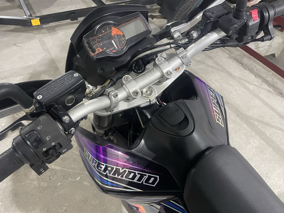 КТМ 690 Supermoto
