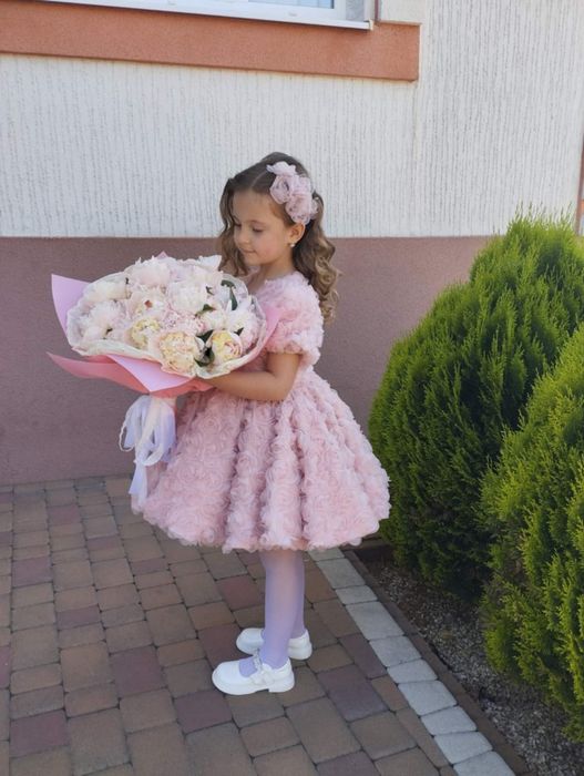 Розкішна сукня для дівчинки (ручна робота)