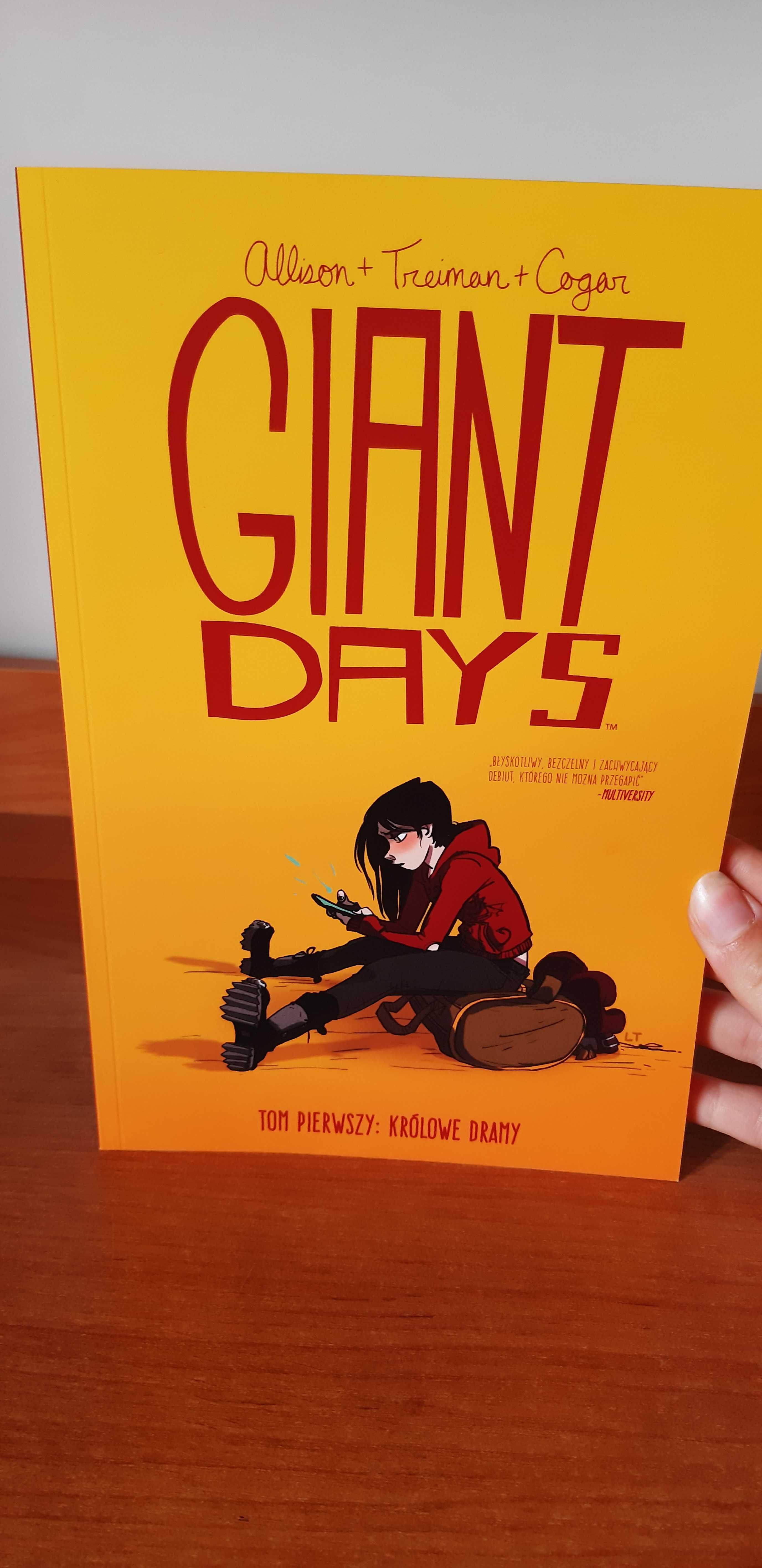 Giant Days 1  Królowe dramy