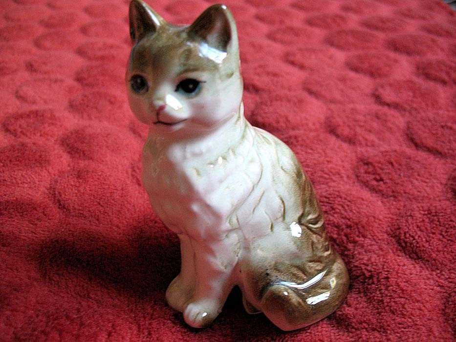 Kot - figurka - mały uroczy kotek - 9 x 5,5 x 5 cm Porcelana