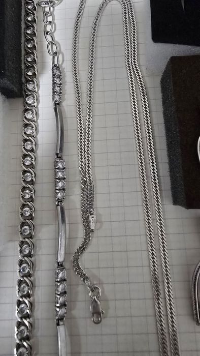 Сережки срібло золоті пластини зелені камні