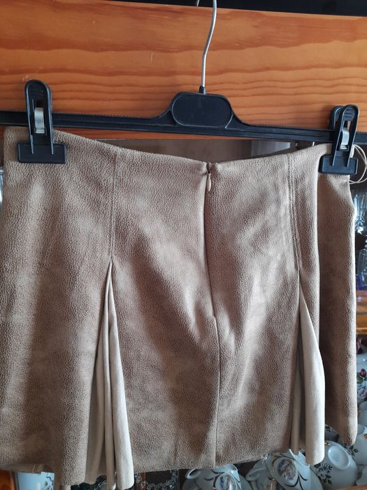 Mini Saia Sra em camursa castanhanunca usada