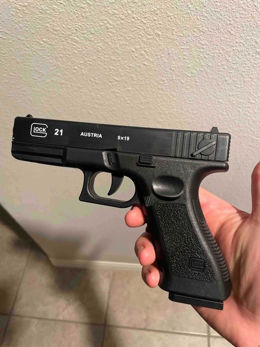 Pistola Glock - realista (brinquedo)